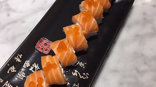 Salmón ikura roll